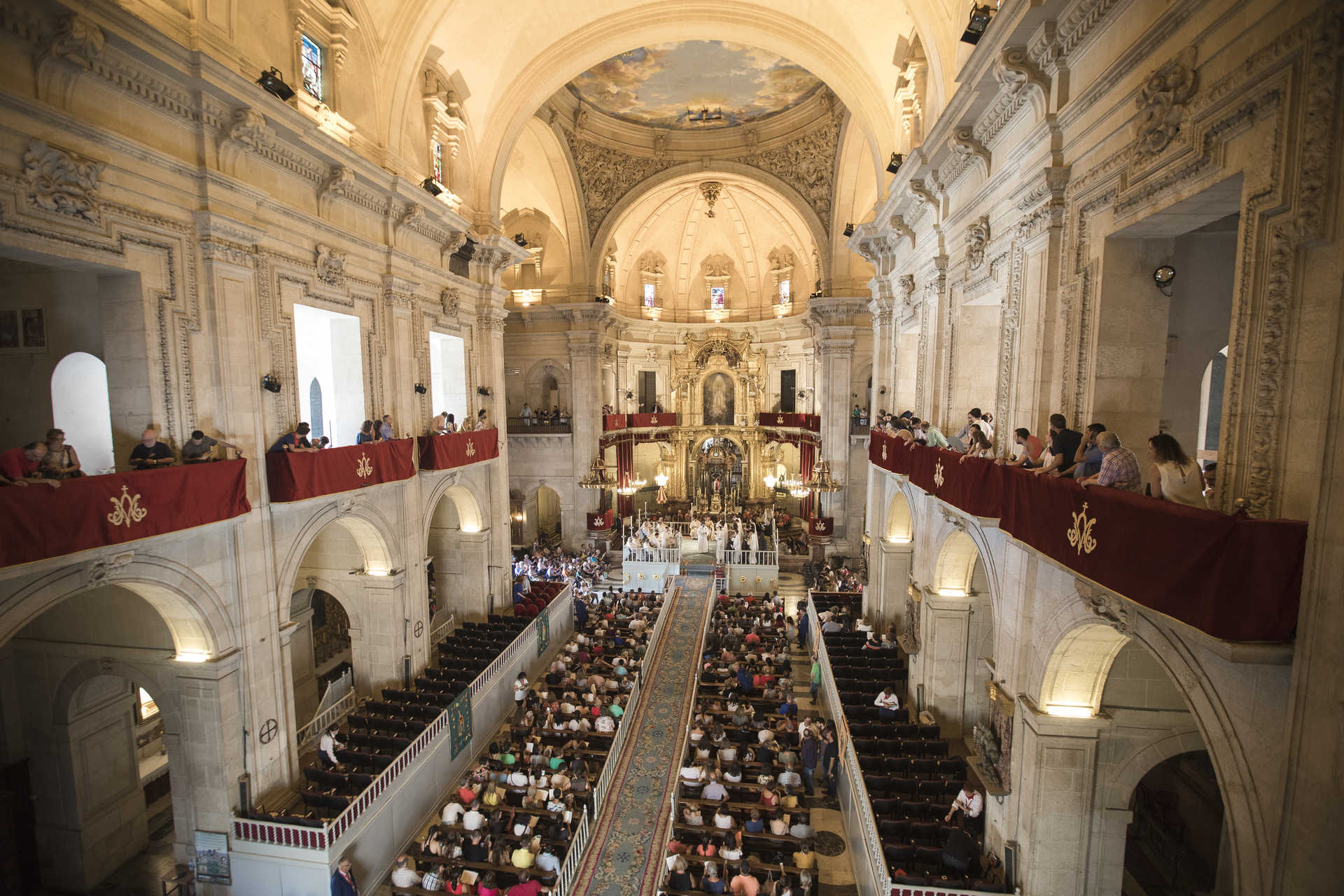 Aparato aereo en la basilica