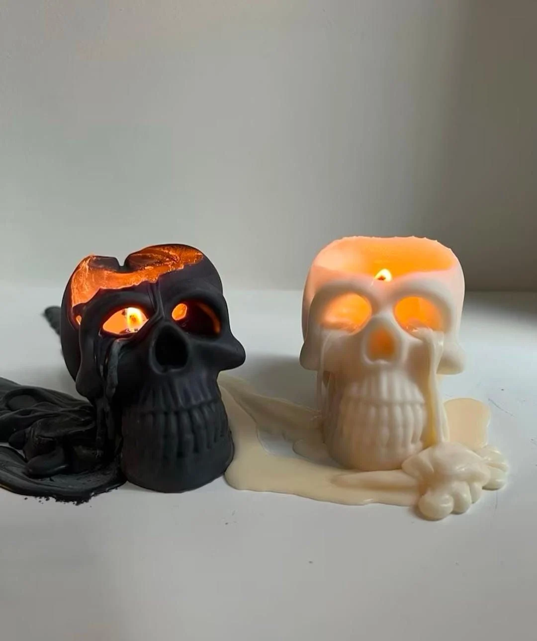 Skull candles, Halloween candles, Gothic candles, Spooky candles, Skull decor, Black and white candles, Creepy candles, Unique candles, Home decor candles, Gift candles, Halloween decoration, Skull-themed candles, Candle collection, Cool candles, Skull motif candles