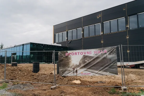 Výstavba nové sportovní haly postupuje podle harmonogramu