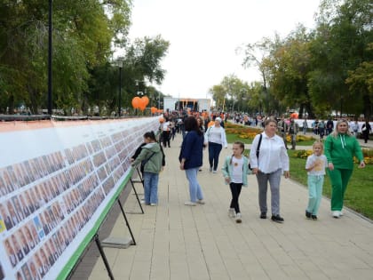 В парке имени Ленина Оренбурга создали аллею первоклассников