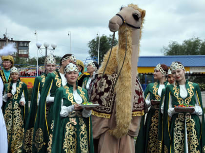 «Степной той» расплескал свои краски
