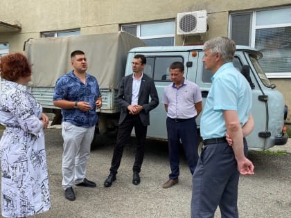 Оренбургские профсоюзные работники образования передали УАЗ в зону СВО