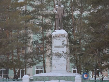 В Орске памятник В.И. Ленину у школы № 2, который хотели снести, внесут в реестр объектов культурного наследия