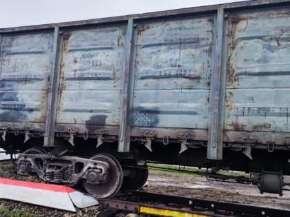 Два грузовых вагона сошли с рельсов в Оренбургской области в поселке Халилово