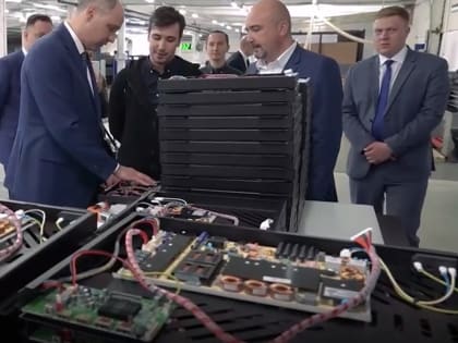 Денис Паслер рассказал о работе оренбургского «Завода дисплеев»
