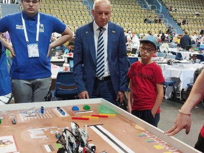 В Оренбурге проходят соревнования по робототехнике и спортивному программированию