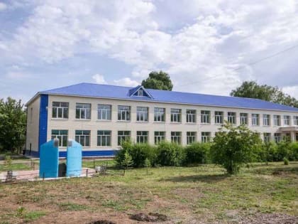 Губернатор Паслер проверил ход ремонта Дмитриевской школы под Сакмарой