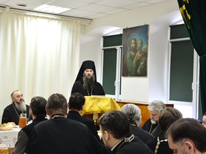В ДУХОВНО-ПРОСВЕТИТЕЛЬСКОМ ЦЕНТРЕ ПРИ ПАНТЕЛЕИМОНОВСКОМ ХРАМЕ ОРСКА ПРОШЛО ИТОГОВОЕ ГОДОВОЕ ЕПАРХИАЛЬНОЕ СОБРАНИЕ ДУХОВЕНСТВА