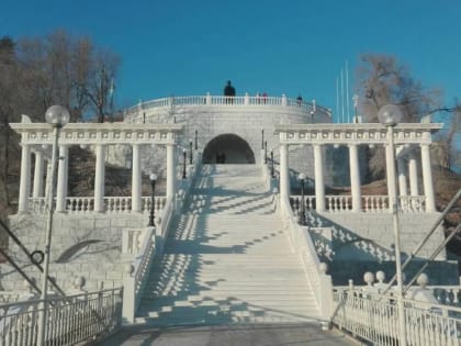 В Оренбурге суд подтвердил, что гранитные плиты утяжелили спуск к Уралу и сделали его небезопасным