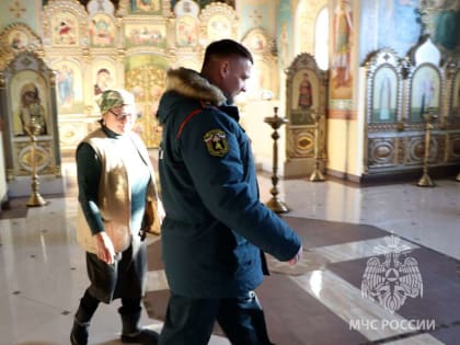 Сотрудники МЧС проверяют храмы Оренбуржья в преддверии новогодних праздников