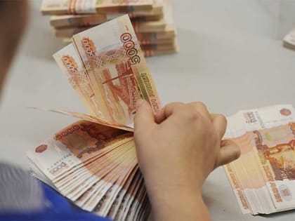 В российских компаниях начали выплату аванса за январь по новым правилам