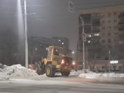 В ночь на 4 марта в Оренбурге велись снегоуборочные работы