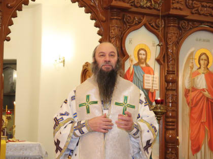 ЕПИСКОП ОРСКИЙ И ГАЙСКИЙ ИРИНЕЙ ВОЗГЛАВИЛ БОГОСЛУЖЕНИЕ В АНДРЕЕВСКОМ ХРАМЕ ХАБАРНОГО