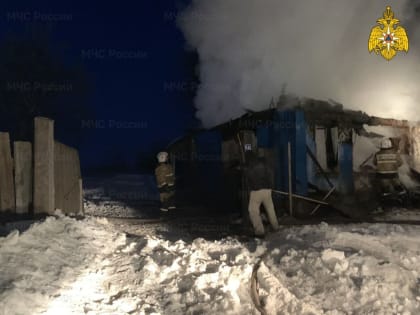 На пожаре в частном доме в пос. Подмаячный Оренбурга погибли два человека