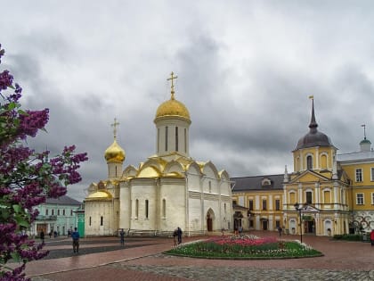 ПРАВЯЩИЙ АРХИЕРЕЙ ОРСКОЙ ЕПАРХИИ ВОЗГЛАВИЛ БОЖЕСТВЕННУЮ ЛИТУРГИЮ В ТРОИЦКОМ СОБОРЕ ТРОИЦЕ-СЕРГИЕВОЙ ЛАВРЕ