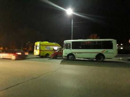 В Оренбурге в автобусе пассажир упал в обморок, а водитель не остановился