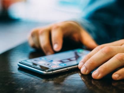 Госдума запретила школьникам пользоваться телефонами на занятиях и вернула уроки труда