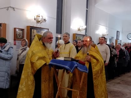 В КАНУН НОВОГО ГОДА В ПОКРОВСКОМ ХРАМЕ КУВАНДЫКА СОВЕРШИЛИ БЛАГОДАРСТВЕННЫЙ МОЛЕБЕН