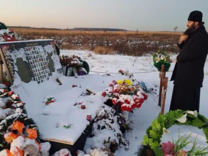 ПРЕОСВЯЩЕННЕЙШИЙ ИРИНЕЙ СОВЕРШИЛ ЗАУПОКОЙНОЕ БОГОСЛУЖЕНИЕ НА МЕСТЕ КРУШЕНИЯ САМОЛЕТА МОСКВА – ОРСК