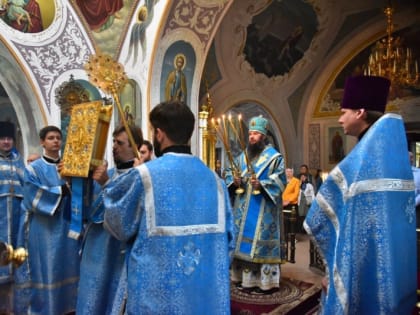 ЕПИСКОП ОРСКИЙ И ГАЙСКИЙ ИРИНЕЙ ВОЗГЛАВИЛ БОЖЕСТВЕННУЮ ЛИТУРГИЮ В НИКОЛЬСКОМ СОБОРЕ ОРЕНБУРГА