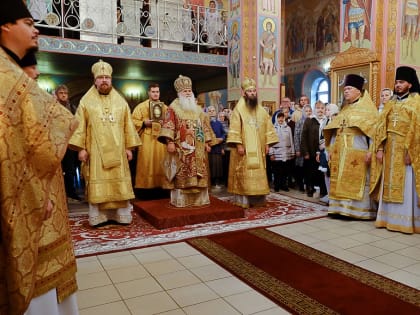ПРАВЯЩИЙ АРХИЕРЕЙ ОРСКОЙ ЕПАРХИИ СОСЛУЖИЛ МИТРОПОЛИТУ ЧЕЛЯБИНСКОМУ И МИАССКОМУ АЛЕКСИЮ ЗА БОЖЕСТВЕННОЙ ЛИТУРГИЕЙ В ПРЕОБРАЖЕНСКОМ ХРАМЕ ЧЕБАРКУЛЯ