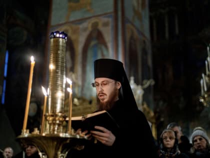 ПРЕОСВЯЩЕННЕЙШИЙ ИРИНЕЙ ВОЗГЛАВИЛ БОГОСЛУЖЕНИЯ В НЕДЕЛЮ О ЗАКХЕЕ В СВЯТО-ТРОИЦКОЙ СЕРГИЕВОЙ ЛАВРЕ