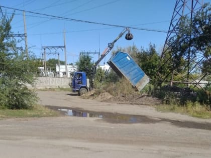 Жители Овчинного городка в Оренбурге наблюдают, как несанкционированную свалку переносят с одного места на другое