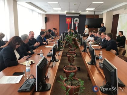 Остановка водоснабжения, скачки напряжения и собаки: в Орске депутаты фракции «Единая Россия» разбирались в причинах за круглым столом