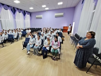 ЕПИСКОП ОРСКИЙ И ГАЙСКИЙ ИРИНЕЙ ОТМЕТИЛ ЛУЧШИХ СТУДЕНТОВ МЕДИЦИНСКОГО КОЛЛЕДЖА