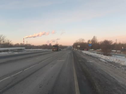 В Оренбурге автоледи на Hyundai протаранила грузовик. Женщина в больнице