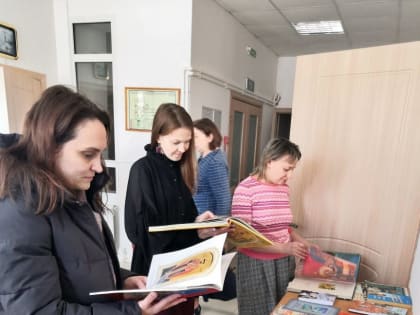 В ПАНТЕЛЕИМОНОВСКОМ ХРАМЕ ОРСКА ОТМЕТИЛИ ДЕНЬ ПРАВОСЛАВНОЙ КНИГИ