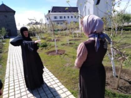 В женский Иверский монастырь Орска приезжают паломники со всей России