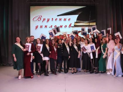 В Орском индустриальном колледже получили дипломы первые выпускники по специальности «правоохранительная деятельность». На вручение пришли сотрудники полиции