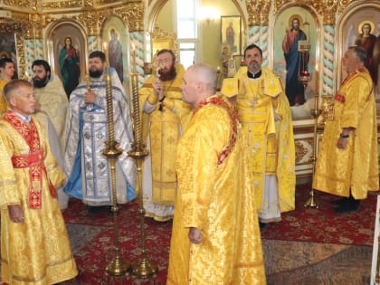 ТОРЖЕСТВЕННОЕ БОГОСЛУЖЕНИЕ В ПРЕСТОЛЬНЫЙ ПРАЗДНИК В ПЕТРОПАВЛОВСКОГО СОБОРА НОВОТРОИЦКА