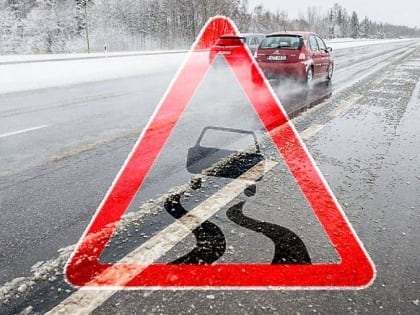 В Оренбуржье водителей предупреждают об опасности гололеда и налипания мокрого снега