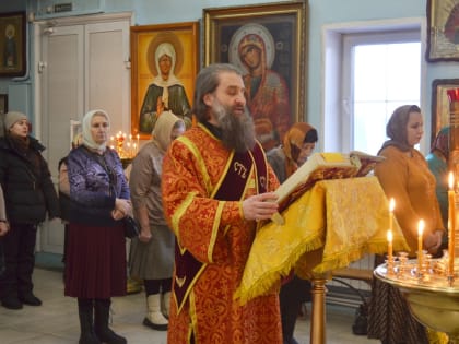 В ДЕНЬ ПАМЯТИ ТРЁХ СВЯТИТЕЛЕЙ ЕПИСКОП ОРСКИЙ И ГАЙСКИЙ ИРИНЕЙ ВОЗГЛАВИЛ БОЖЕСТВЕННУЮ ЛИТУРГИЮ В ПАНТЕЛЕИМОНОВСКОМ ХРАМЕ ОРСКА