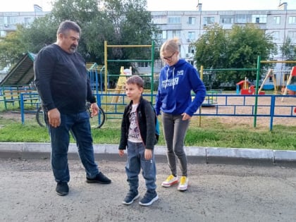 Активисты «Молодой Гвардии» совместно с судебными приставами поздравили детей из неполных и малообеспеченных семей