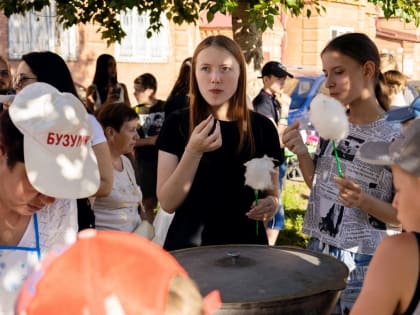 Госавтоинспекция Бузулука и члены Общественного совета приняли участие в Празднике Двора.