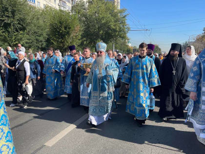 Тысячи православных верующих прошли Крестным ходом по центру Оренбурга