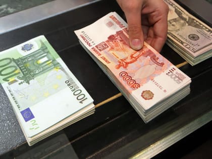 Более 230 миллиардов рублей хранится на счетах оренбуржцев