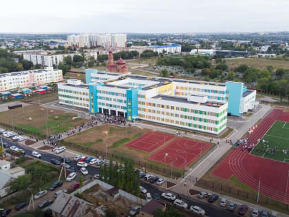 В Оренбурге в День знаний Денис Паслер открыл новую школу