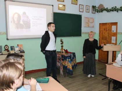 Сорочинским студентам рассказали о “Русском ренессансе”