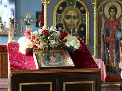 В СВЕТЛЫЙ ПЯТОК ЕПИСКОП ИРИНЕЙ ВОЗГЛАВИЛ ЛИТУРГИЮ В КАЗАНСКОМ ХРАМЕ ОРСКА