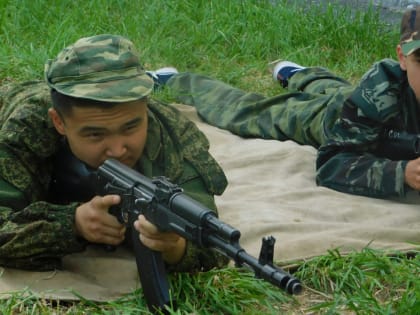 Соль-илецкие парни оттачивали навыки военного дела на учебно-полевых сборах