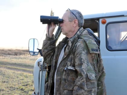 Про браконьера в лодке и товарища в казане