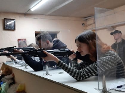 Юная орчанка может из винтовки попасть белке в глаз. В ДОСААФ прошел конкурс по стрельбе