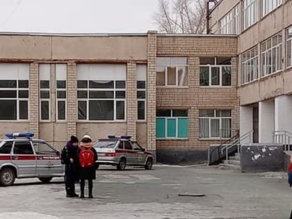В Новотроицке пьяный мужчина ворвался в школу №13