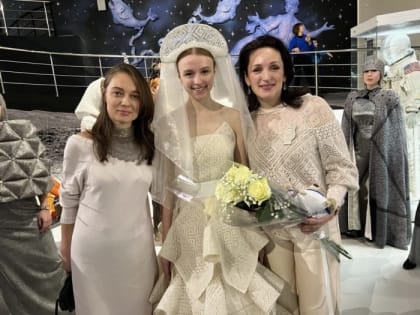 В Москве прошёл лунный показ космической коллекции Анны Советовой