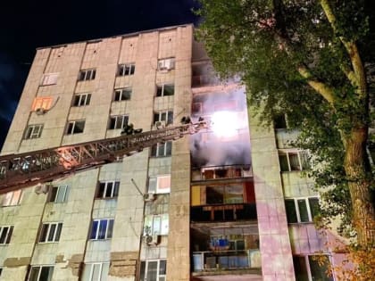 Из горящего дома в Оренбурге эвакуировали 30 человек, в том числе 3 детей
