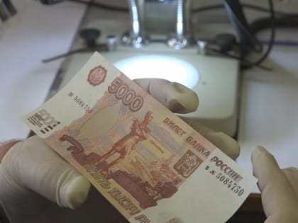 ЦБ: В Оренбуржье чаще всего встречаются поддельные пятитысячные купюры